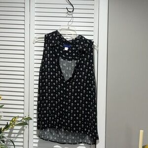Black Sleeveless Patterned Blouse